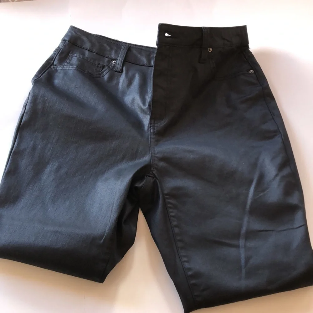 ❤️Hello Gorgeous! Time and Tru Women's Black Coated Jeans